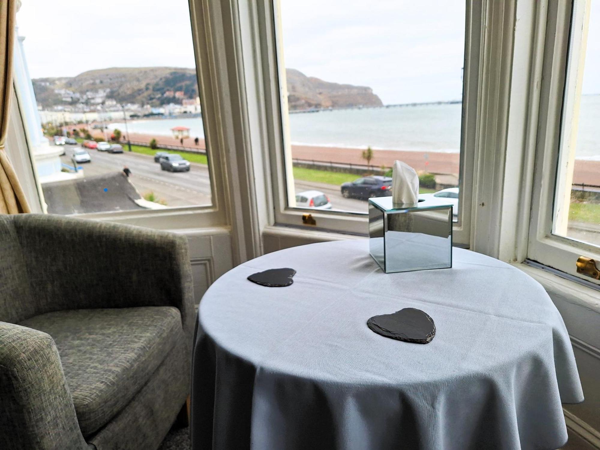 Swn Y Mor Hotell Llandudno Rum bild